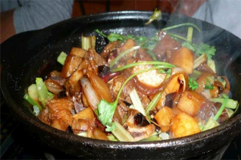 鸿鸣摩尔黄焖鸡